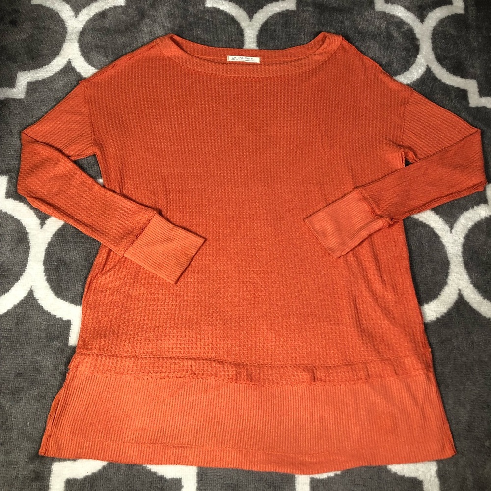 Free People We the Free Shirt Sz Large Waffle Knit Orange Thumbholes Split Hem